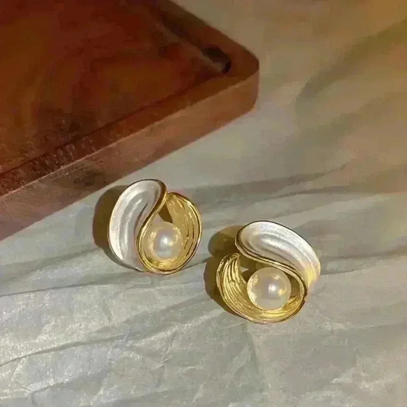 Pearl Earrings - Picture 1 of 4